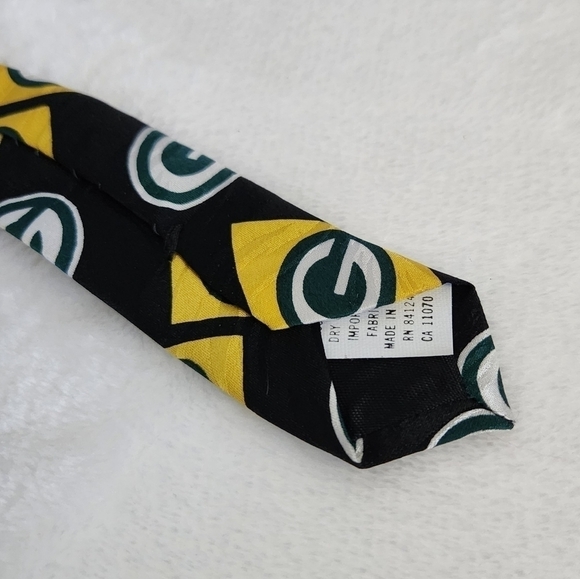 Green Bay Packers WI NFL Football Black Yellow Green White Silk Necktie - Picture 9 of 10